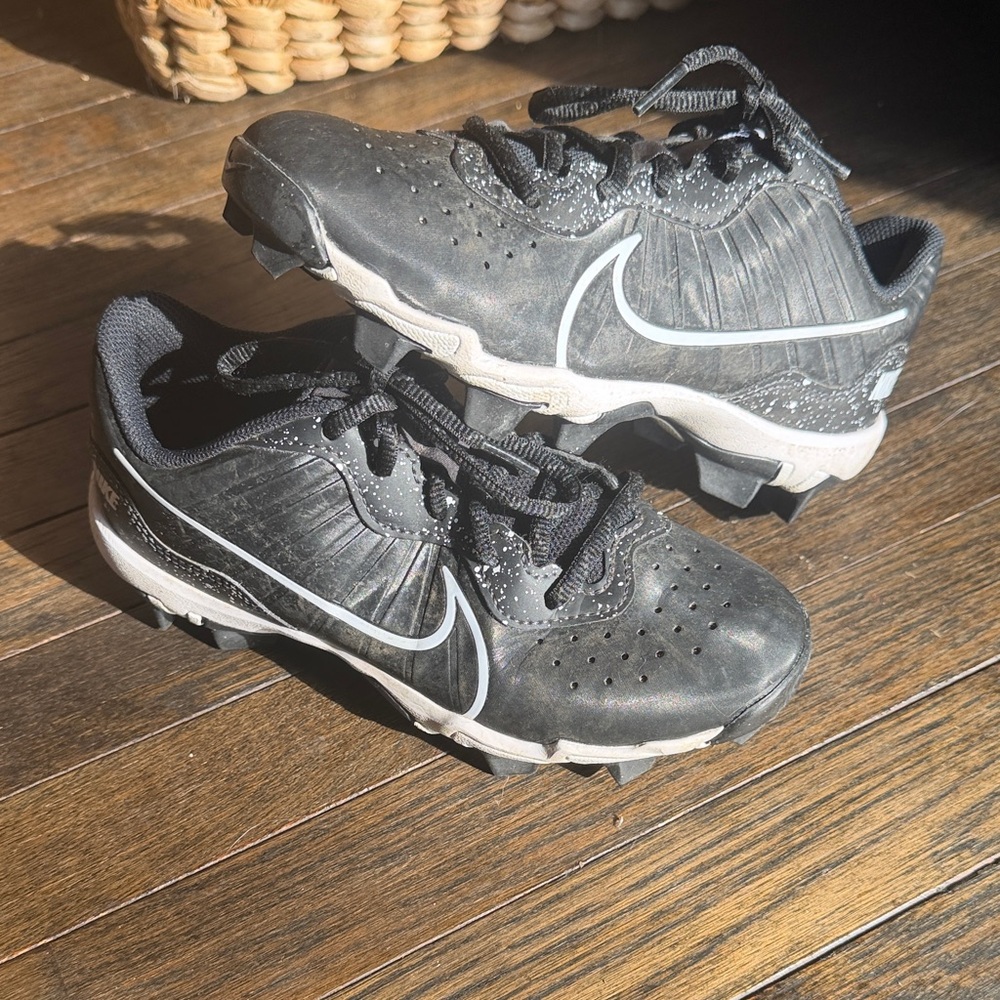 Nike Kids Black and White Baseball Cleats